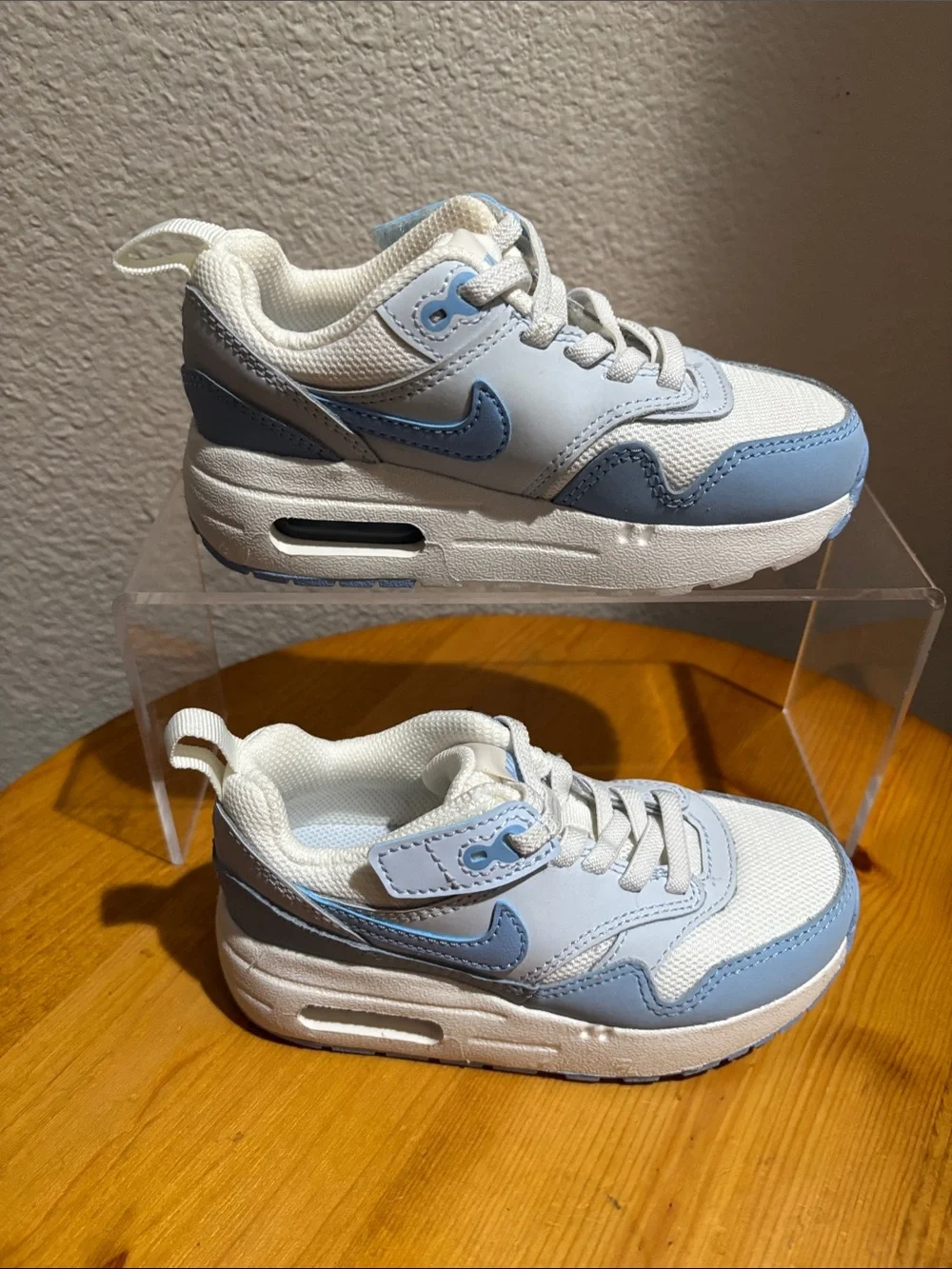 Nike Kids Light Blue and White Sneakers 9C